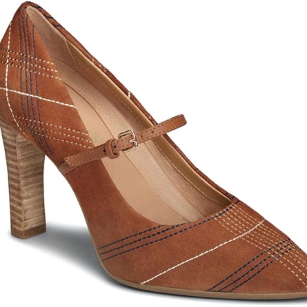 Aerosoles Tax Return 10M Tan Suede NIB